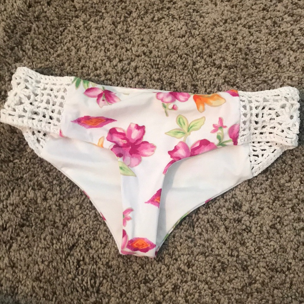 Frankie’s Bikinis Bottoms